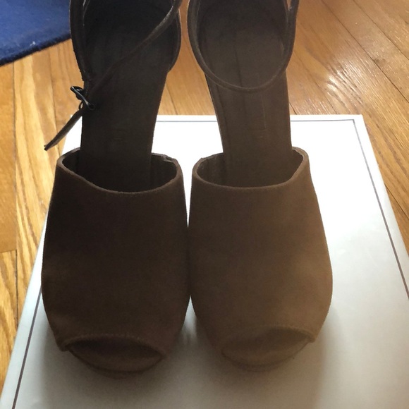 BCBGMaxAzria heels - Picture 3 of 4